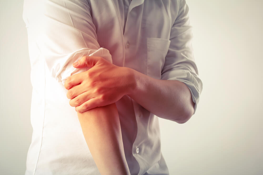 tips for dealing with pain in the elbow when straightening the arm