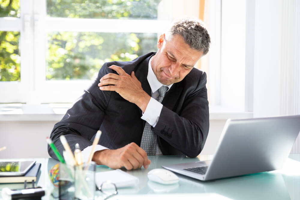 pinched nerve in shoulder symptoms