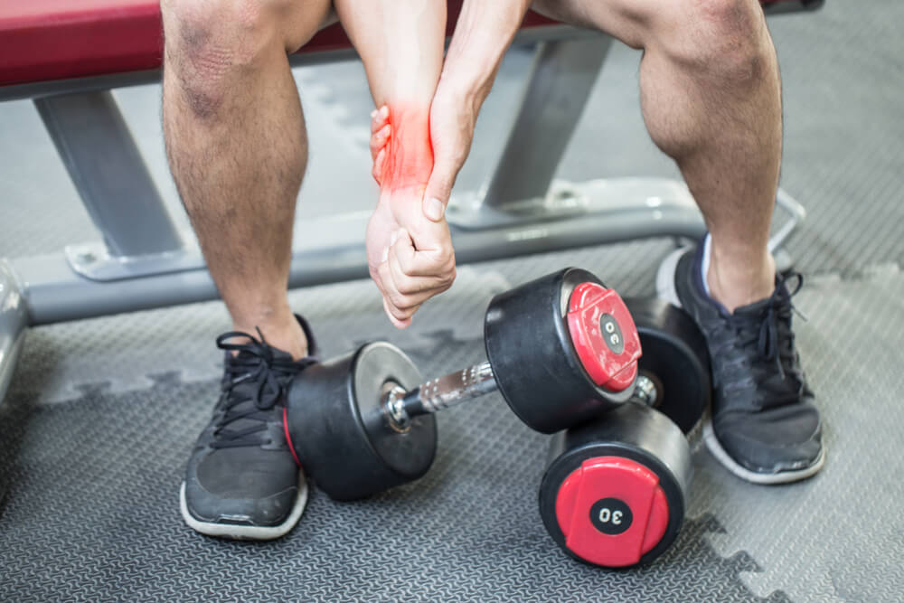 wrist pain from lifting