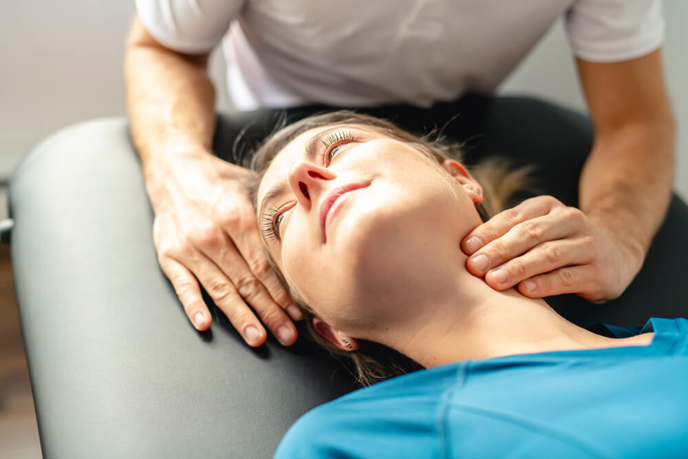 8 signs it’s time to take that stiff neck seriously